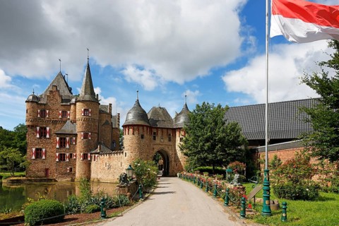 Satzvey Castle, medieval moated castle, Mechernich, Satzvey, Euskirchen district, Eifel, North