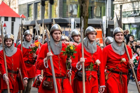 Parade of historically costumed guildsmen, Sechseläuten or Sächsilüüte, Zurich Spring Festival,