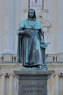 Monument to the medieval bishop and scholar Albertus Magnus, Albert of Cologne, sculpture,