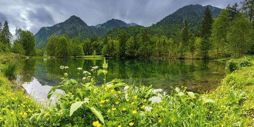 Christlessee, a mountain lake in the Trettachtal valley, near Oberstdorf, Oberallgäu, Allgäu,