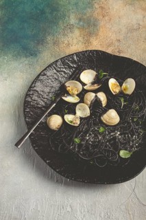 Black spaghetti vongole, venerki, homemade, without people