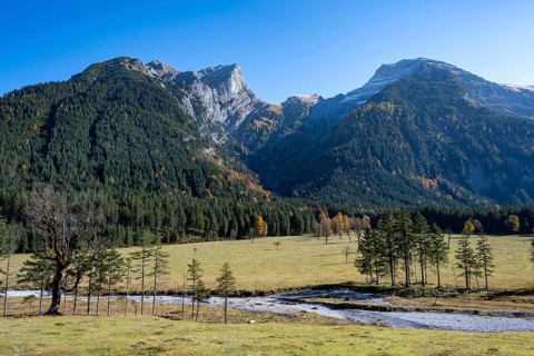 Mountain peaks Sonnjoch and Schaufelspitze, Großer Ahornboden in autumn, Rißtal in the Eng, Tyrol,