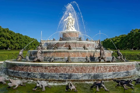 Latona Fountain, Latona Fountain, fountain with statue of the goddess Latona and gargoyles, animal