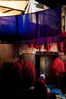 Wool for drying in the dyer's souk, dyer, colours, red, blue, complementary, contrast, colour