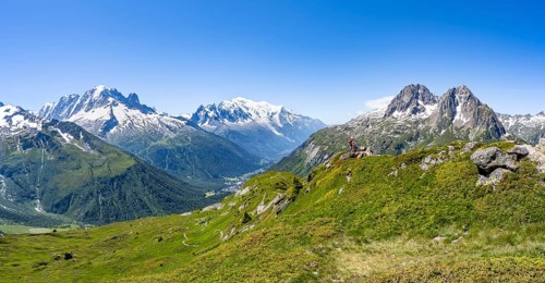 Mountain panorama with glaciated peaks, Aiguille du Midi and Mont Blanc, Aiguille de Mesure and