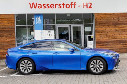 Refuelling a Toyota Mirai at a hydrogen filling station, Berlin, 17.05.2021
