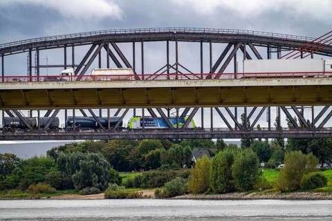 The Beeckerwerth Rhine bridge of the A42 motorway, truck traffic, behind it the Haus-Knipp railway