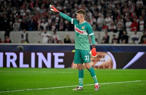 Goalkeeper Alexander Nübel VfB Stuttgart (33) Gesture Gesture Champions League, MHPArena, MHP Arena