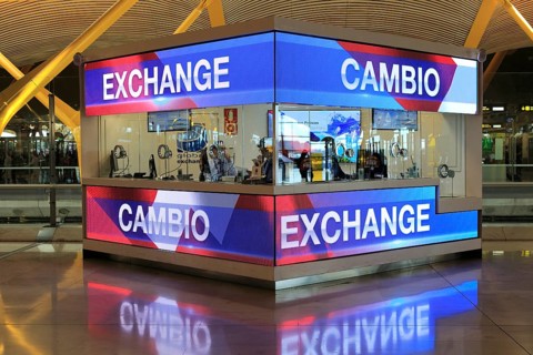 Money exchange booth office, Cambio bureau de change, terminal 4 Madrid airport, Spain, Europe