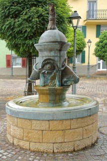 Six Senses Fountain by Jürgen Goertz 1986, sculpture, sixth sense, nose, smell, sense of sight,