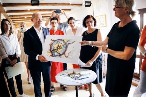 Federal Chancellor Olaf Scholz, (SPD), photographed during a visit to the Alte Dampfbaeckerei in