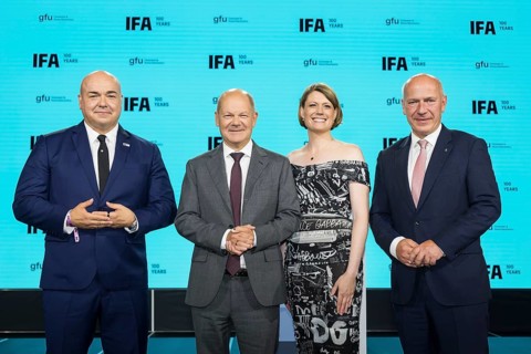 Leif-Erik Lindner (Managing Director of IFA Management GmbH), Olaf Scholz, Chancellor of the