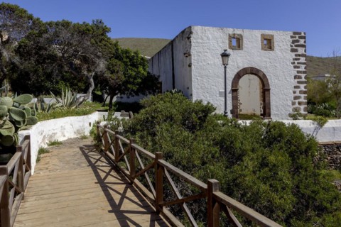 Path to the ruins of the Iglesia Conventual de San Buenaventura, ruins Convento de Buenaventura,