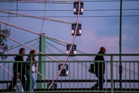 Deutzer Brücke in Cologne, Ferris wheel at the funfair on the Deutzer Werfer, footpath, cycle path,