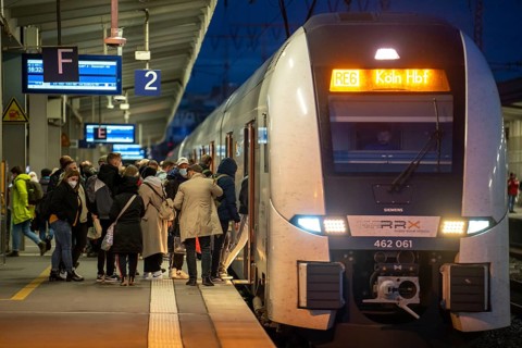 Station, local train, regional express RE6, RRX, to Cologne, arrives, passengers, Essen, North