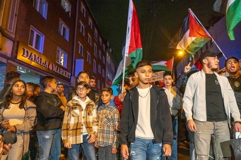 Demonstration by pro-Palestinian activists in Duisburg-Hochfeld, around 110 demonstrators marched