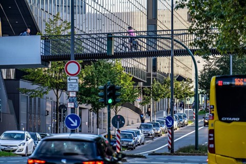 Foot and cycle path bridge over Segerothstraße, Essen city centre, cycle path network, part of the
