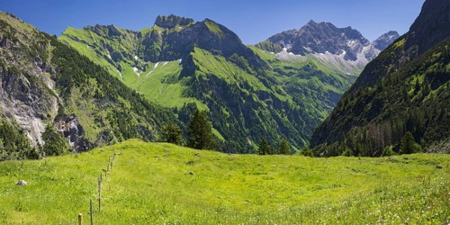 Schneck, 2268m, Himmelhorn, 2111m, with the Rädlergrat, Daumengruppe and Großer Wilder, 2379m,