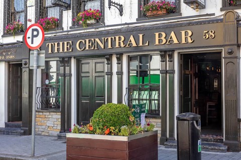 Centrally located pub with classic façade and floral decor, Letterkenny