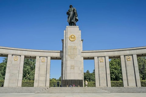 Soviet Memorial, Straße des 17. Juni, Tiergarten, Berlin, Germany, Europe