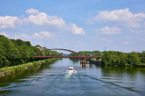 Motor boating, water sports on the Rhine-Herne Canal near Bottrop, Ruhr area, independent city,