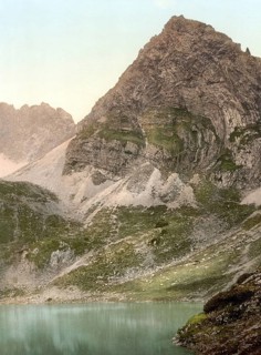 The Drachensee in the Mieminger Gebirge, surrounded by mountains such as the Sonnenspitze, the
