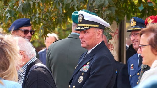Greek naval officer in uniform talking to several people, Visit of the Federal President