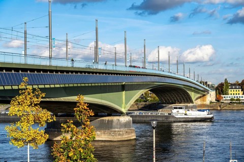 The Kennedy Bridge, the middle of Bonn's 3 Rhine bridges, connects the centre of Bonn and the