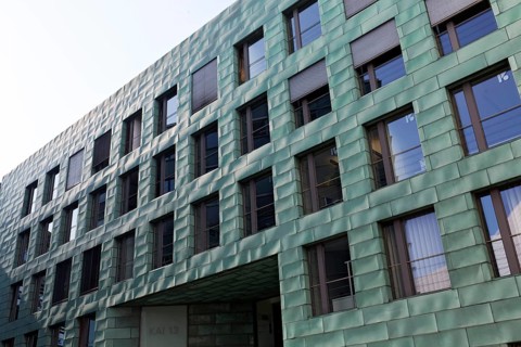 Kai 13 office building, façade with green copper cladding, architects Döring Dahmen Joeressen,