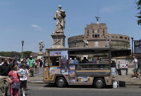 Angel's Bridge and Castel Sant'Angelo, or Mausoleo di Adriano, in Rome, Italy, Europe