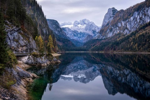 The Vordere Gosausee lake in autumn with a view of the Dachstein mountain range. The Gosaukamm on