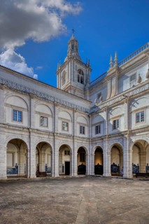 Church and Monastery of Sao Vicente de Fora, Cloister Courtyard, Lisbon, Portugal, Europe