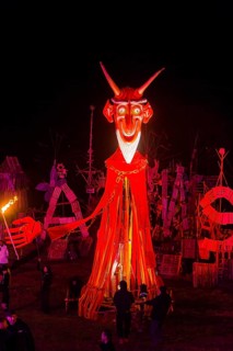 Grande Finale of the Travelling Theatre Festival on the Elbe Meadows