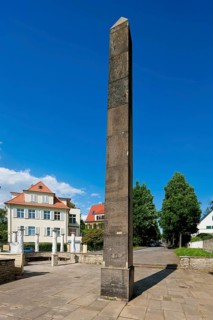 Dresden White Stag, Obelisk