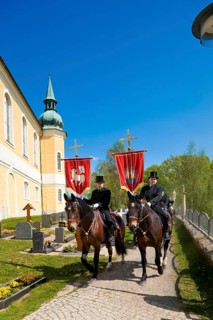 Every year at Easter there are about 5 processions in Lusatia, each with about 200 riders. The