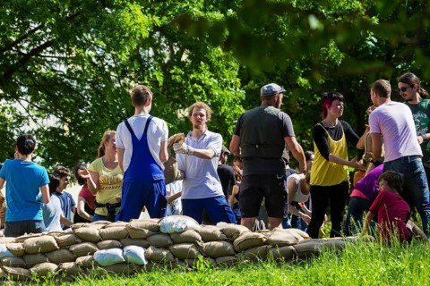Flood relief workers in Dresden