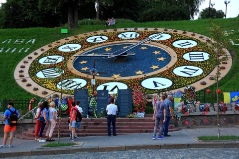 Flower Clock near Maidan Nezalezhnosti, Independence Square, Kiev, Ukraine, Europe