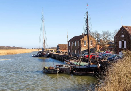 Historic boats and sailing barges at quayside, River Alde, Snape Maltings, Suffolk, England, UK