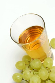 White grape juice in glass, grapes