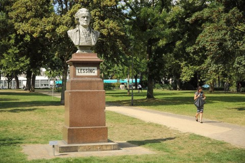 Monument to writer Gotthold Ephraim Lessing 1729-1781, Friedberger Anlage, City Centre, Main,