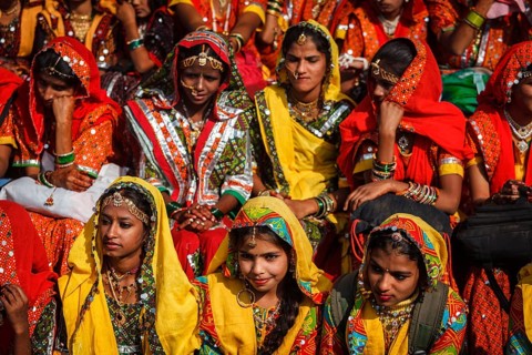 PUSHKAR, INDIA, NOVEMBER 21, 2012: Unidentified Rajasthani girls in traditional outfits prepare for
