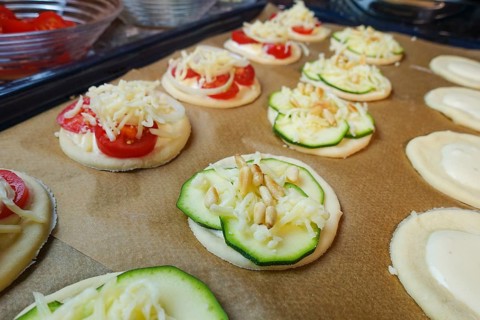 Swabian cuisine, preparation mini dinnete, also dennete, dinnede, dennetle, hearty, salty, yeast