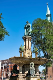 Heinrichsbrunnen at Hagenmarkt, Brunswick, Lower Saxony, Germany, Europe