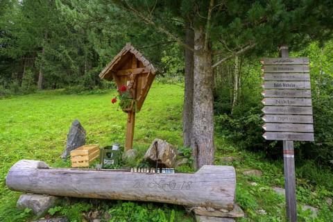 Fountain trough with chilled drinks, Höfewanderweg, Ulten, South Tyrol, Italy, Europe