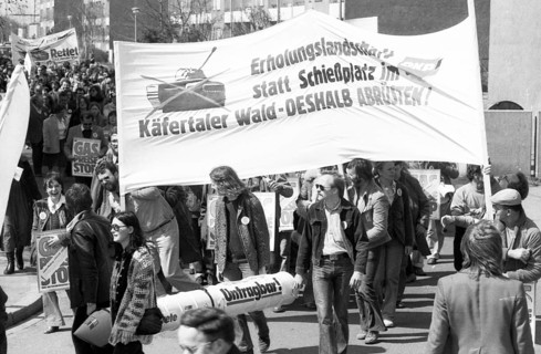 In the municipal election campaign, members and supporters of the German Communist Party (DKP)