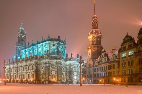 View from the balcony of the Semperoper onto the theatre square. From the left Brühl's Terrace,