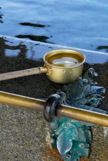 Ladle at well, Higashi Hongan-ji temple, Kyoto, Japan, Asia