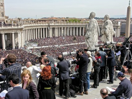 Press photographers, professional photographers with long telephoto lenses at the inauguration