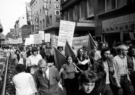 On 24 June 1971, more than 2, 000 students at the University of Dortmund protested against a