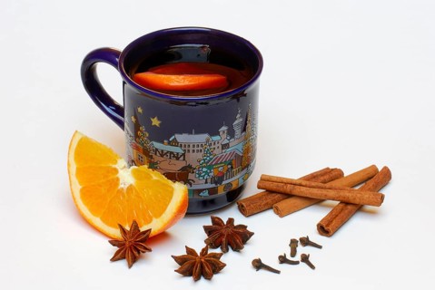 Cup mulled wine, slice of orange, star anise, cloves, cinnamon, mulled wine, orange, orange